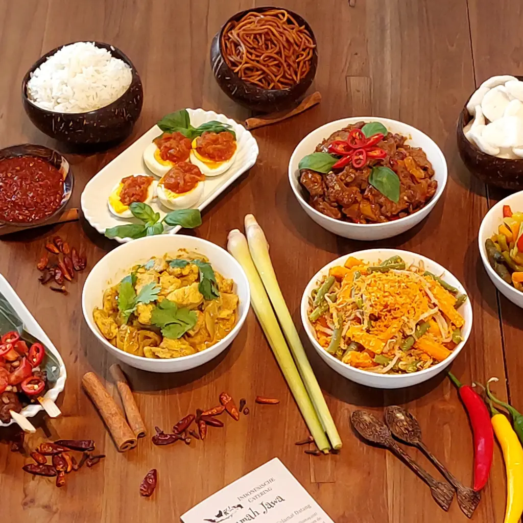 [RT-RUM] Rijsttafel Rumah Jawa (Rijsttafel Garuda, Verpakking in Rumah Jawa-stijl)