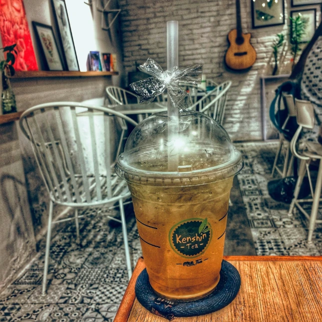 Es Teh Pandan (Huisgemaakte pandan ice tea)